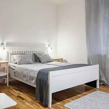 Bacvice Grand Apartman Split